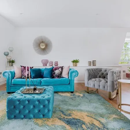 Gracious Apartment